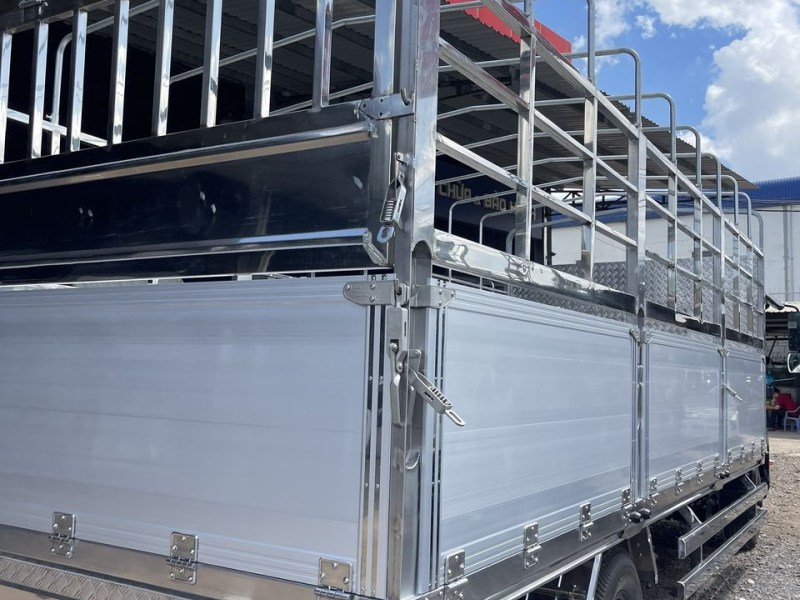 Đóng thùng Inox 304 bửng nhôm chở hải sản