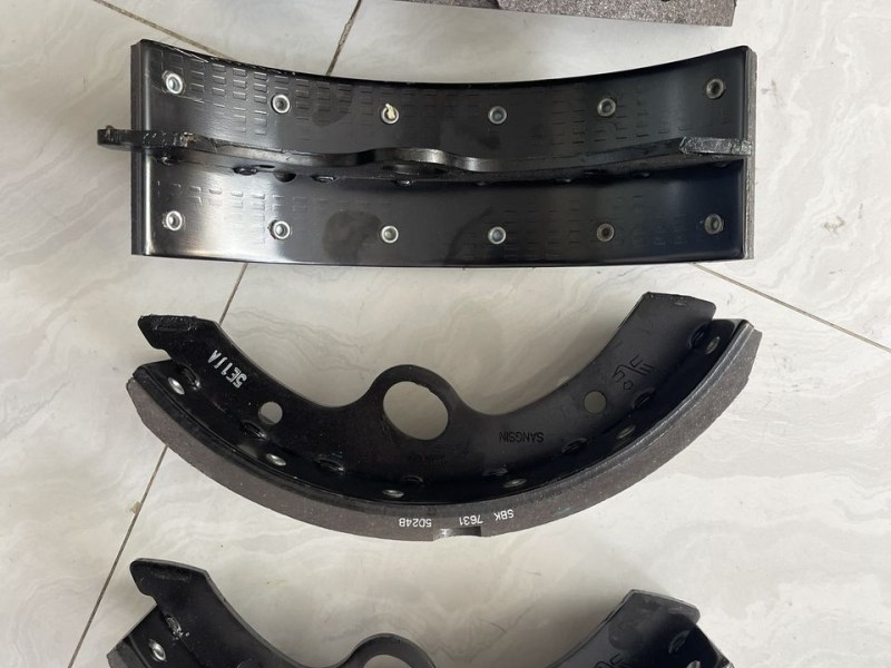 Bố thắng Hyundai HD65 HD72 HD99 110S HD700 HD800 chính hãng