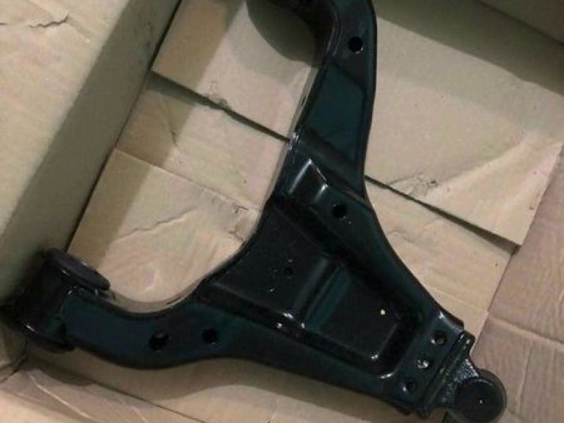 Càng chữ A Hyundai Solati 16 chỗ càng A Solati chính hãng