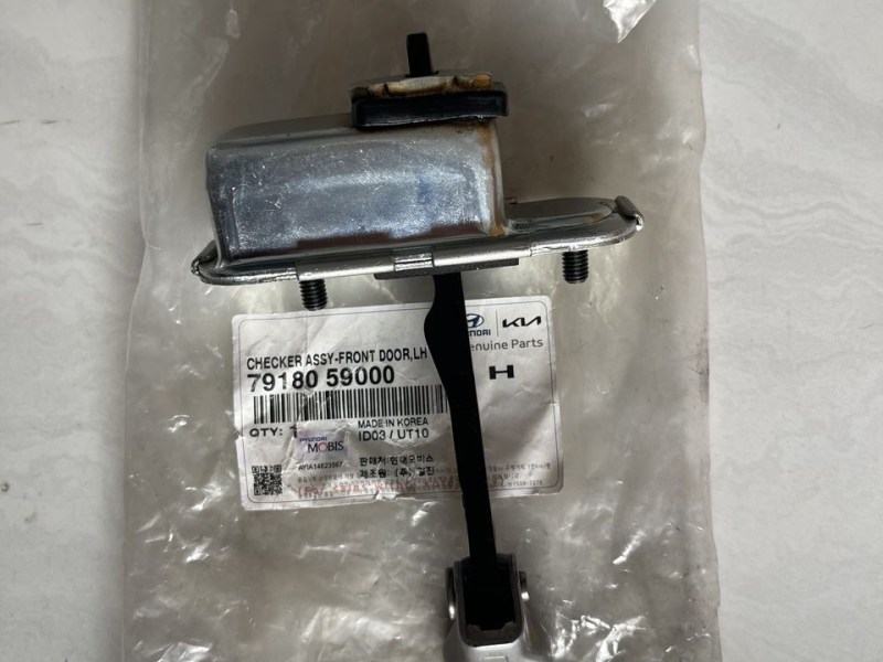 Giới hạn cửa Solati Hyundai 16 chỗ