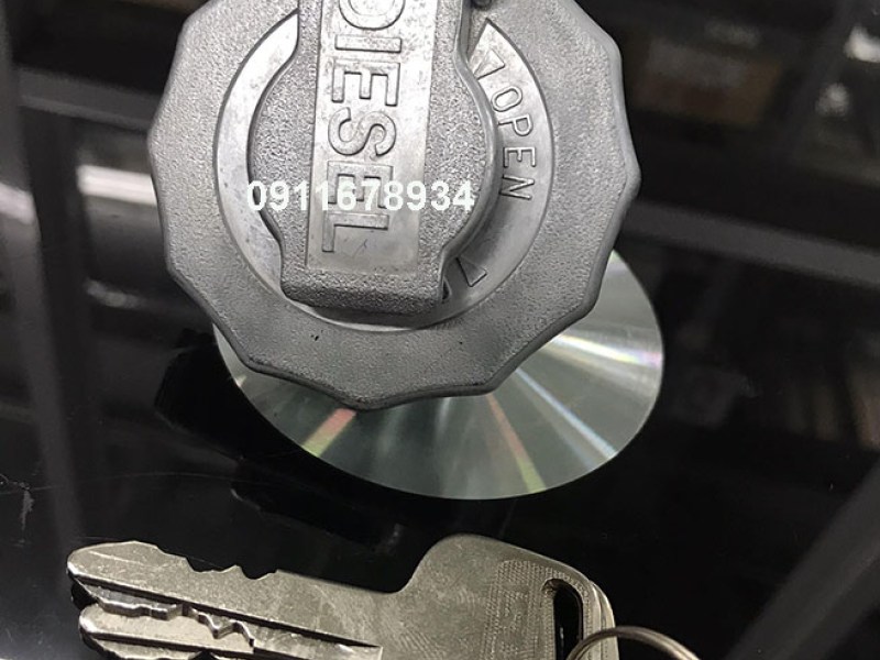 Nắp thùng dầu Isuzu QKH QKR FRR FVM NMR