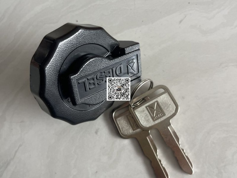 Nắp thùng dầu Isuzu QKR 210 230 270 