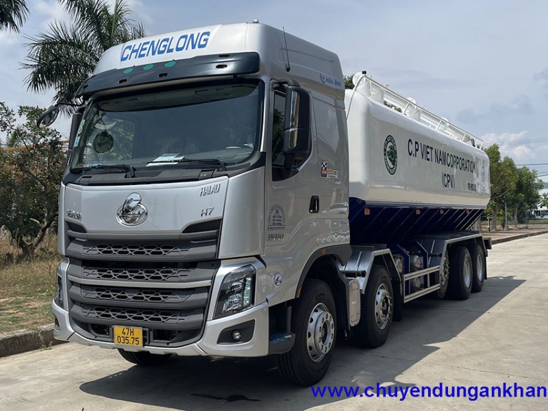 Chenglong H7 bồn chở cám Chenglong 5 chân chở thức ăn gia súc