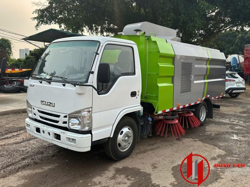 Xe quét đường Isuzu 6 khối nhập khẩu